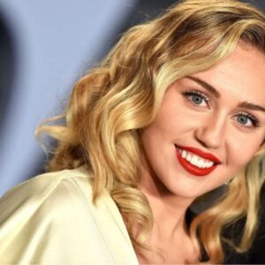 Mengenal Edema Reinke, Kondisi Langka di Balik Suara Serak Miley Cyrus