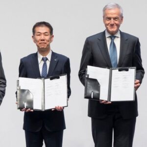 Daimler dan Toyota teken kesepakatan merger Mitsubishi Fuso dan Hino