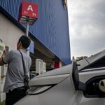 Penjualan mobil listrik baru di AS turun, namun, yang bekas naik