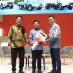 IAMI serahkan 53 unit ELF NQR B Minitrans Transjakarta