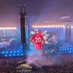 Oasis Beri Penghormatan Haru untuk Diogo Jota di Konser Reuni, Suar Merah Membara di Cardiff!