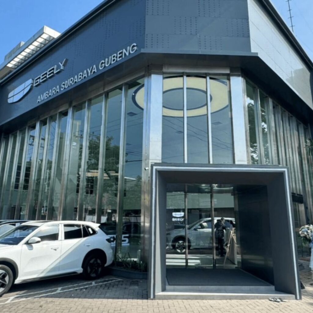 Geely perluas jaringan di Jawa Timur lewat peresmian diler Surabaya