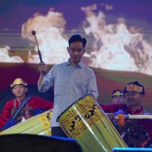 Wapres Gibran Tutup Fornas VIII, Penampilan Ribuan Lansia Jadi Inspirasi
