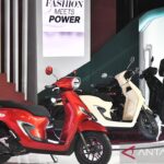 Jangan matikan mesin motor matic dengan standar, ini efek negatifnya